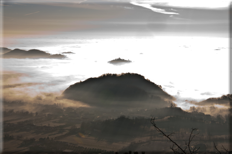 foto Colline di Romano d'Ezzelino nella Nebbia